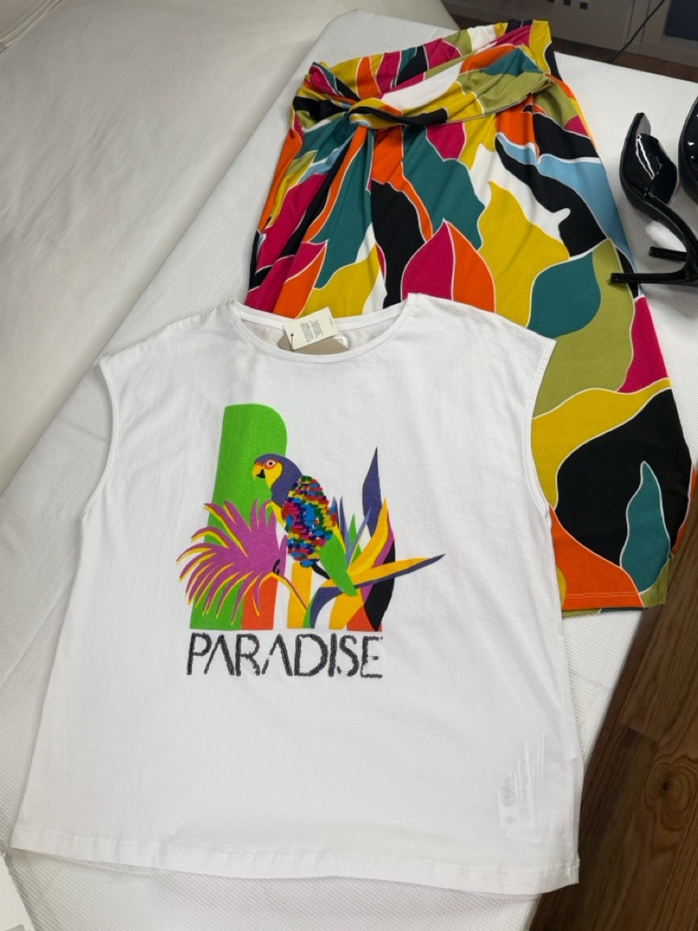 Sequined multicolor parrot sequin embellishment Cotton Top - Picture 3 of 15